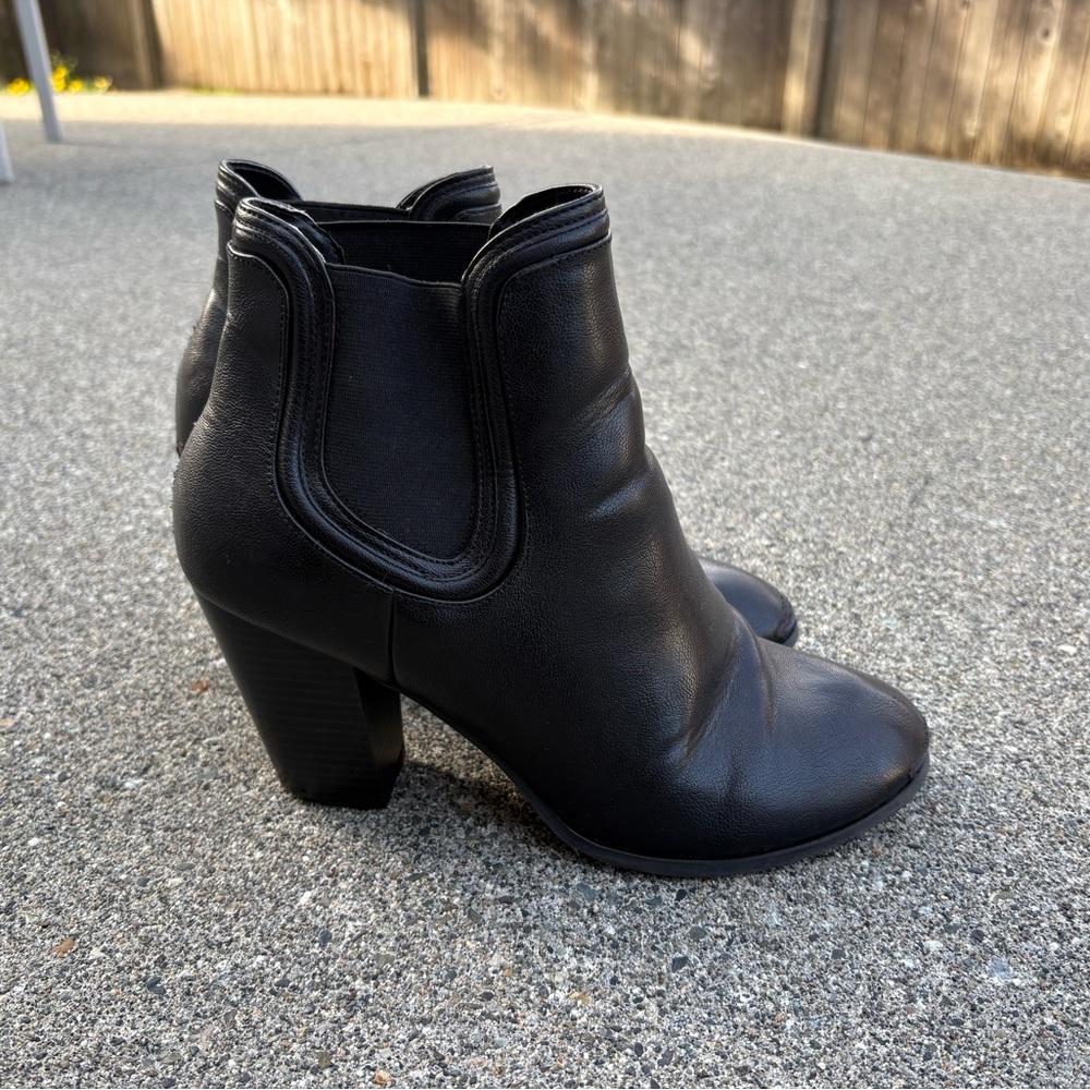 Elegant Black Ankle Boots